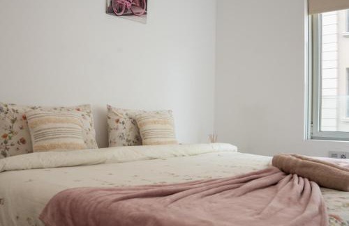 El Born Apartment | Cathedral Charm on Via Lantana