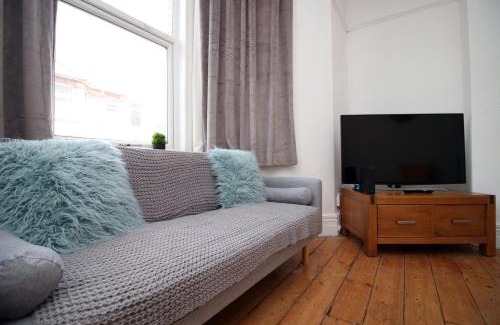 Newport Apartment | Cathedral House by Tŷ SA