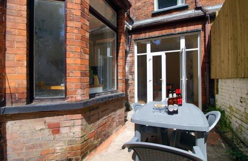 Newport Apartment | Cathedral House by Tŷ SA