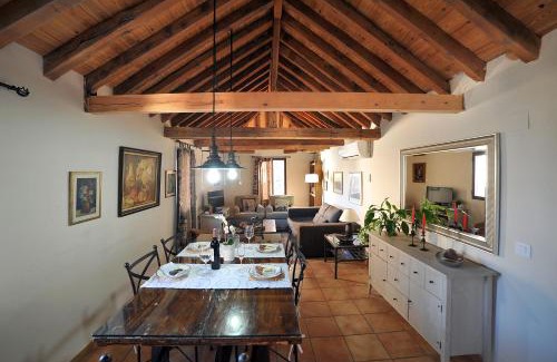 Toledo City Center Apartment | Cathedral Suite