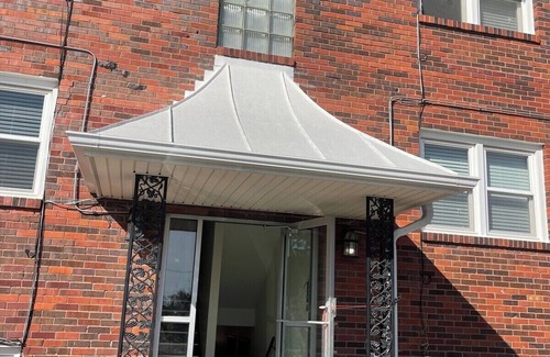Joslyn Castle Apartment | Cathedral View 10-Cozy Urban Living Near UNMC