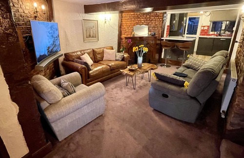 Gloucester Cottage | Cathedral view cottage No.10