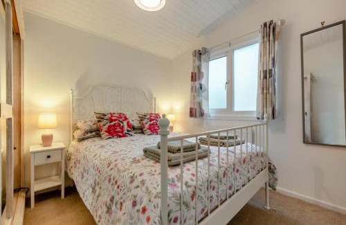 Mawgan House | Catkins