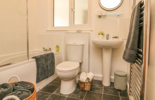 Brayford Cottage | CATKINS, pet friendly, with hot tub in South Molton