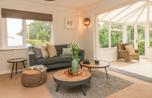 Brayford Cottage | CATKINS, pet friendly, with hot tub in South Molton