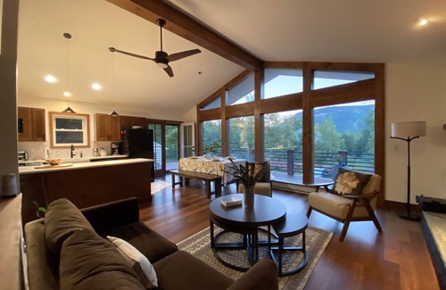 Hunter House | Catskill Mountain Hideaway with Amazing Hunter Mountain Views
