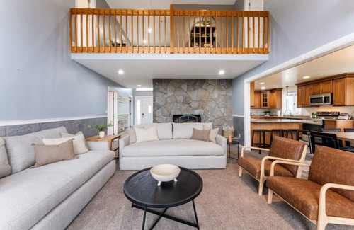 Saugerties House | Catskill Retreat Hot Tub, Fire Pit, Pool!