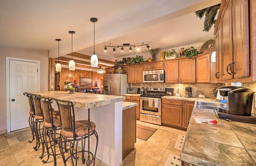Cattail Creek Cabin | 'Cattail Creek' Escape, 44 Mi to Mt Mitchell!