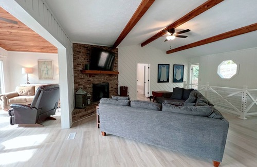 Reed Creek House | Cause Beaches Be Salty Lake House