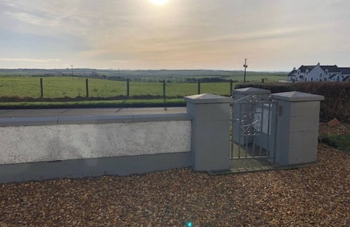 Bushmills House | Causeway Headland Gem - 4BD Cottage Retreat