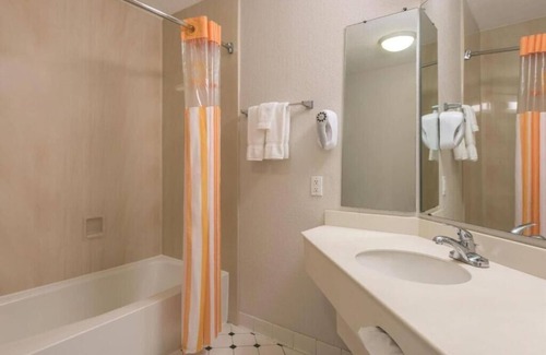 Metairie Hotel | Causeway Inn - Metairie