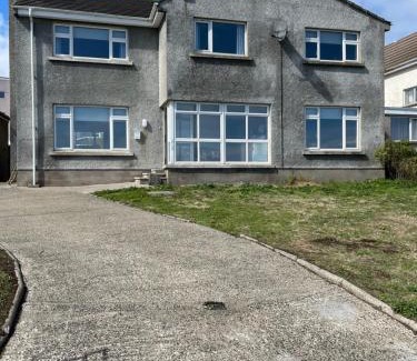 Portrush House | Causeway View perfect for large golf groups seafront central location, pet friendly, see dolphins