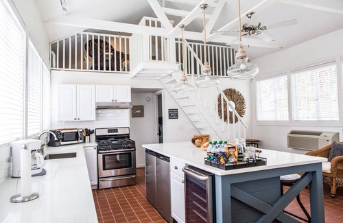 St. Augustine Beach Cottage | Cavalier Cottage at Ruby Dog on B