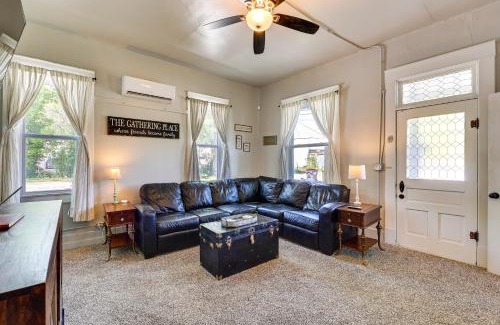 Cave Springs Apartment | Cave Springs Home about 16 Mi to Razorback Stadium!