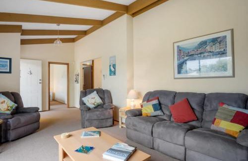 Goolwa Beach House | Cave Street Retreat - 38 Cave Street Goolwa Beach - BYO Linen