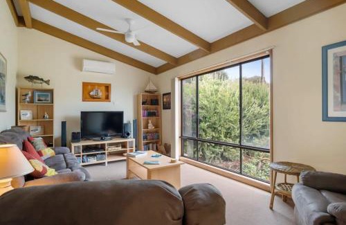 Goolwa Beach House | Cave Street Retreat - 38 Cave Street Goolwa Beach - BYO Linen