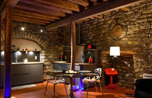 Arbois Apartment | Caveau Contemporain KV'O37