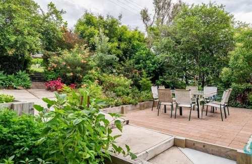 Caves Beach Apartment | Caves Cottage Guest Suite - perfect for couples