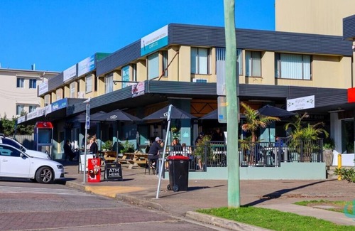 Caves Beach House | Caves Getaway - pool, beach, DOG friendly & air-conditioned for comfort