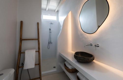 Aliki Apartment | Cavos Paros Boho Chic sea-view apartment in Aliki, Paros