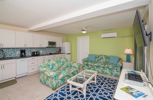 Colliers Bay Villa | Cayman Snuggle Beach - 1 OR 2 Bedrooms right on the Beach!