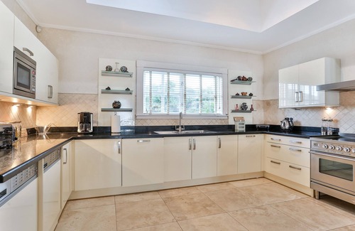 Sea Breeze Hills Villa | Cayman Villa - Contemporary 3 bedroom Villa with Stunning Ocean Views