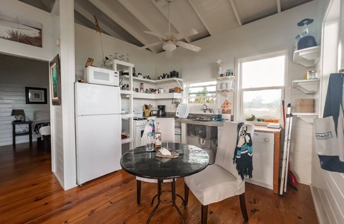 Governor's Harbour House | Cayo Loco 1 Bedroom Home