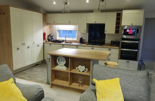 Cayton Cabin | Cayton Bay Lodge Parkdean Resorts