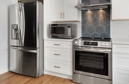 Ovid House | Cayuga Lake | 18 Guest | Wine Trail | Lake Access