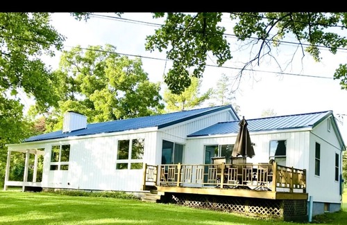 Sheldrake House | Cayuga Lake Renovated Quiet Home on Waterfront Property in Sheldrake