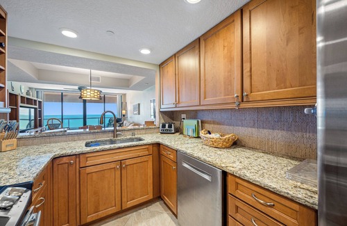 Sand Key Condo | CBC 1-18C – Beach Front, Pool, Hot Tub, Tennis, Gym & Sauna!