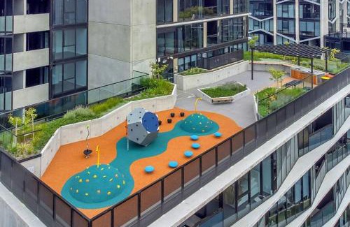 Reid Apartment | CBD - Pool - Sleeps 4 - Parking