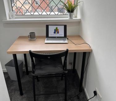 Weston on Trent Apartment | CBS Arena - Modern Home Near M6 NEC and UHCW Hospital - Ideal for Work Stays