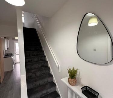 Weston on Trent Apartment | CBS Arena - Modern Home Near M6 NEC and UHCW Hospital - Ideal for Work Stays