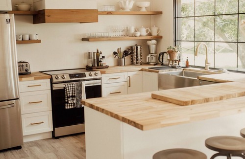 Picton House | CC’s Cottage: Indoor Pool & 2 minutes to Sandbanks