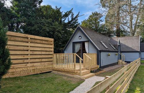 Almondbank House | Cear 2- Private Hot Tub- Perth-Pet Friendly Lodge