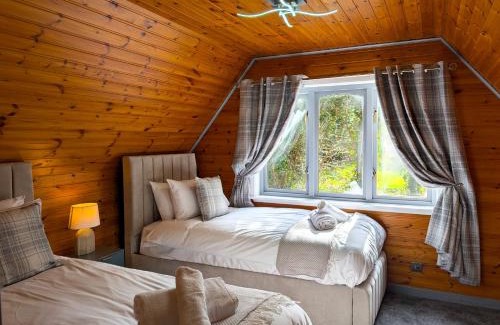 Almondbank House | Cear 2- Private Hot Tub- Perth-Pet Friendly Lodge