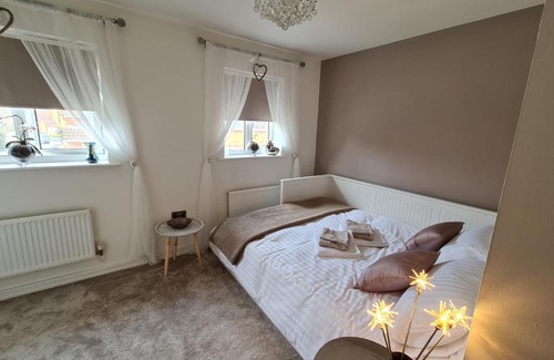 Cowes House | CeCe's