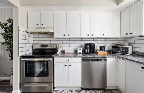 Heath Apartment | Cedar and Oak - 2 BR, King Beds, Patio