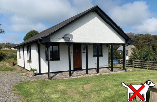 Otterham Cottage | Cedar cottage- Valley Cottage No 1