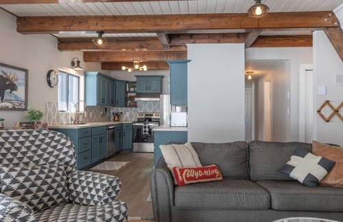 Thayne House | Cedar Creek Chalet ⁓ Snowmobilers Dream ⁓ Hot tub ~ Great Views