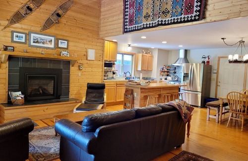 Mazama Cabin | Cedar Creek Cabin in Lost River, Dog Friendly!