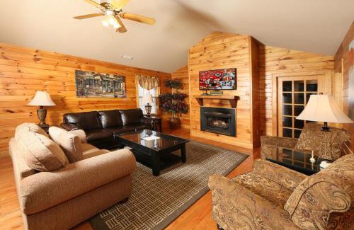 Pigeon Forge Ski Chalet | Cedar Falls #8