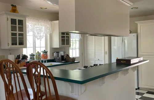 Mariposa House | Cedar Haven - A Hiker's Retreat