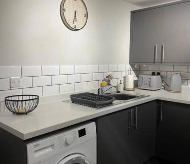 King's Lynn Apartment | Cedar House - A modern 2 bedroom house with free parking in the town centre! by ShortStays4U