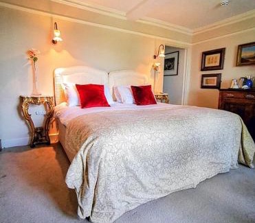 Burton Bed & Breakfast | Cedar House Boutique B&B