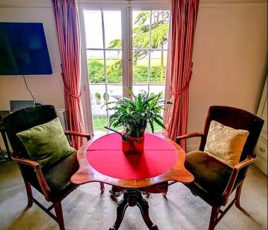 Burton Bed & Breakfast | Cedar House Boutique B&B