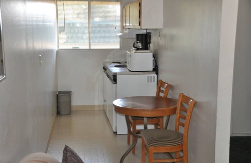 Lakeside Park Hotel | Cedar Inn & Suites