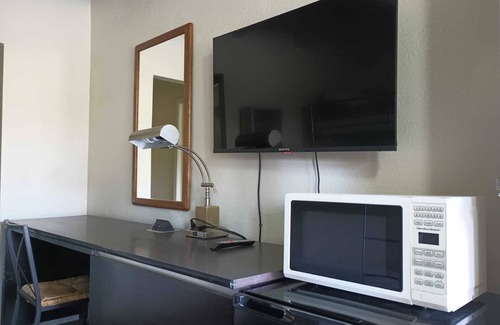 Lakeside Park Hotel | Cedar Inn & Suites