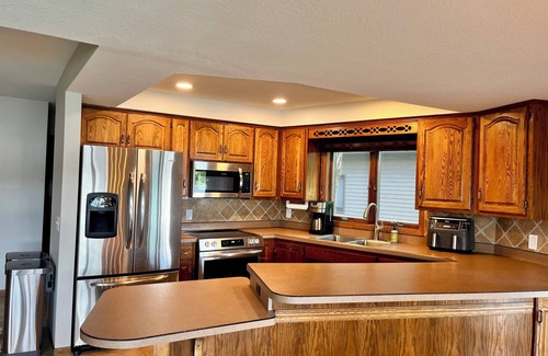 Maple Lake House | Cedar Lake Getaway - Lake House & Game Room w/Loft